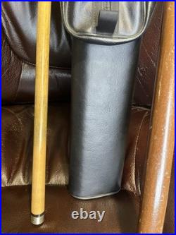 2x2 McDermott Billiard Pool Cue Stick Holder Clover Logo oval Hard Case With Cue