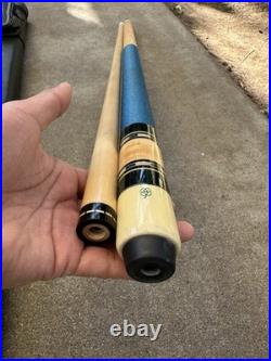 Beautiful Vintage McDermott Pool Cue With Case