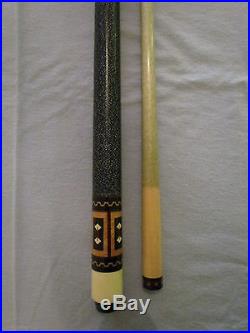 McDermott D-21 (1980s) Pool Cue. Rarely Used! Well Maintained. With Case