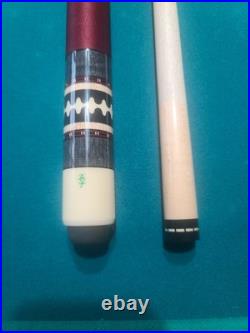 McDermott D-8 Pool Cue, Gray Stain Red Wrap. 1984-1990 Era McDermott D-8 Pool Cue, Gray Stain Red Wrap. 1984-1990 Era