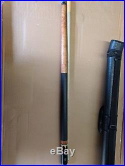 McDermott M704 Retired 2 Piece Pool Cue leather wrap