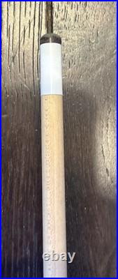 McDermott MODEL D-11. 4 Points, IRISH linen Wrap Pool Cue