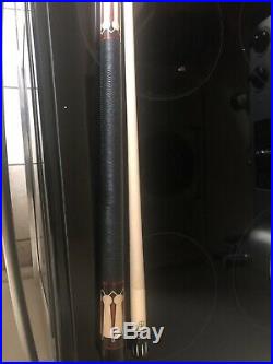McDermott Pool Cue With One I2 Shaft. Model G702. Leather Wrap. Free Case