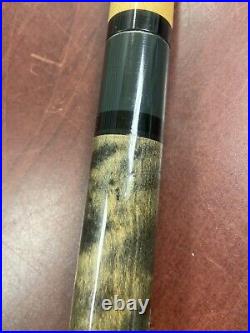 McDermott Pool Cue Wolf Standing & Wolf Head On Shaft