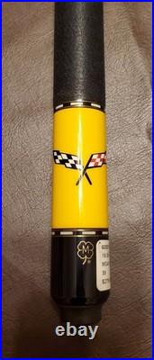 McDermott corvette pool cue- two piece mint