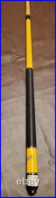 McDermott corvette pool cue- two piece mint