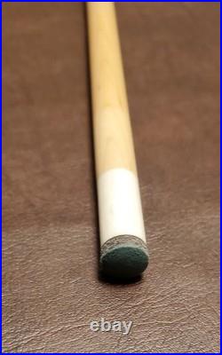 McDermott corvette pool cue- two piece mint