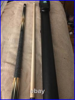 McDermott pool cue with joint protectors and a hard case