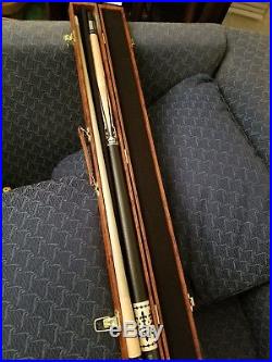 Mcdermott Collector's Vintage 1970's pool cue with Hard Case