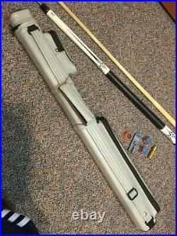 Mcdermott Handcrafted Pool Cue with Hard Case Pearls finish Gray Case