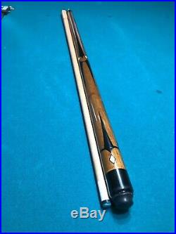 Mcdermott pool cue with no markings except a Mcdermott bumper