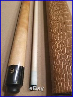 Vintage 90's Wrapless McDermott Pool Cue with Brown case. Free shipping 1st $150