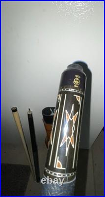 Vintage Leather Billard Case with McDermott/ Players Shaft and Hitman Pool Cues Vintage Leather Billard Case with McDermott/ Players Shaft and Hitman Pool Cues