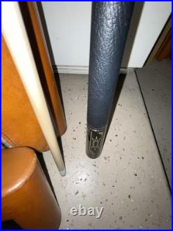 Vintage Leather Billard Case with McDermott/ Players Shaft and Hitman Pool Cues Vintage Leather Billard Case with McDermott/ Players Shaft and Hitman Pool Cues